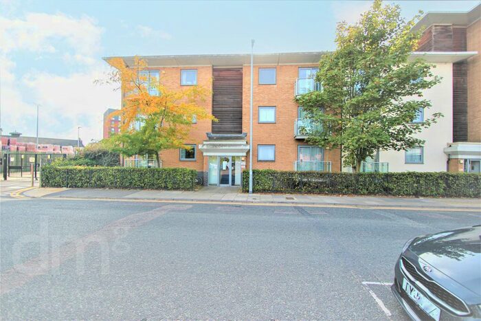 2 Bedroom Flat To Rent In Hawkins Road, Colchester, CO2