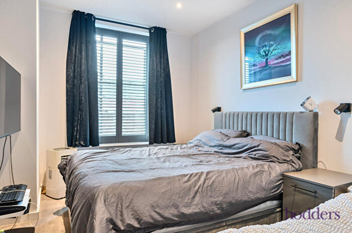 1 Bedroom Apartment For Sale In Chertsey, Surrey, KT16