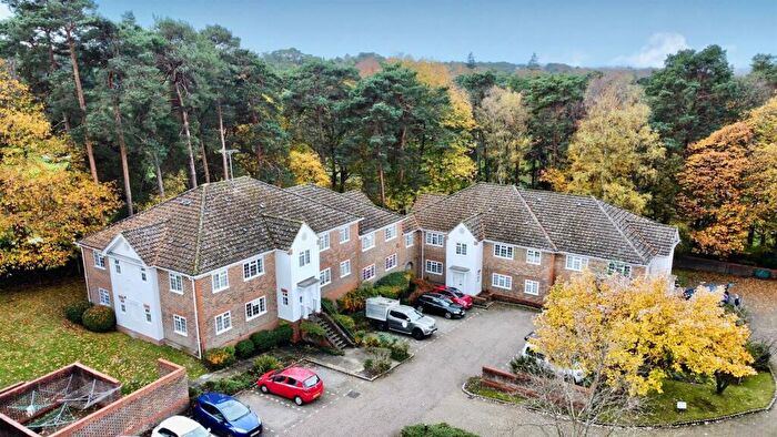 1 Bedroom Flat For Sale In Fairway Heights, Camberley, Surrey, GU15