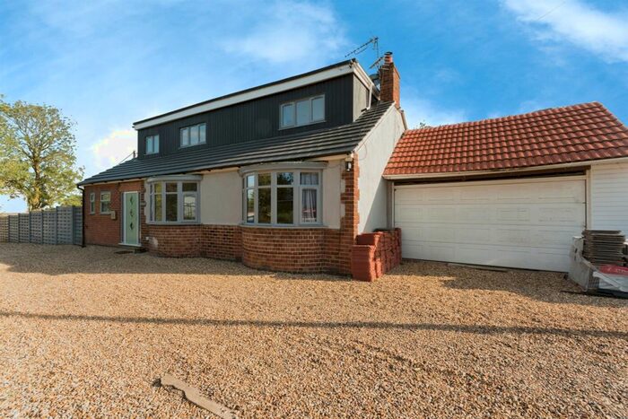 4 Bedroom Detached House For Sale In Alexandra Road, Rushden, NN10