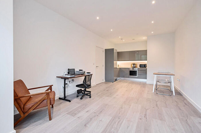 1 Bedroom Apartment For Sale In Ladymead, Guildford, Surrey, GU1