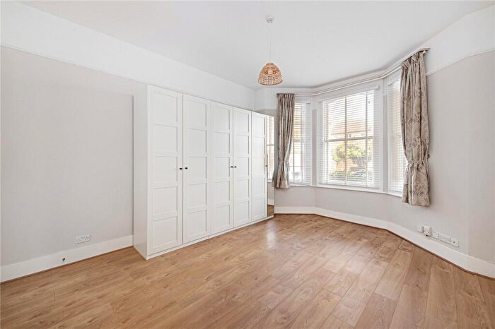 2 Bedroom Apartment To Rent In Malwood Road, Clapham South, SW12