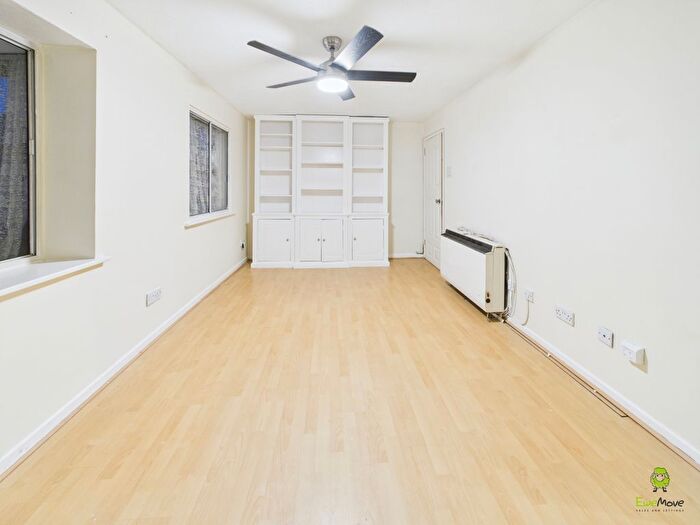 1 Bedroom Maisonette For Sale In Peveril Court, Clifton Walk, Dartford, Kent, DA2