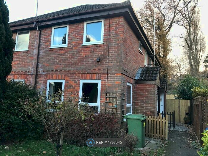 1 Bedroom Semi-Detached House To Rent In Northampton Close, Bracknell, RG12