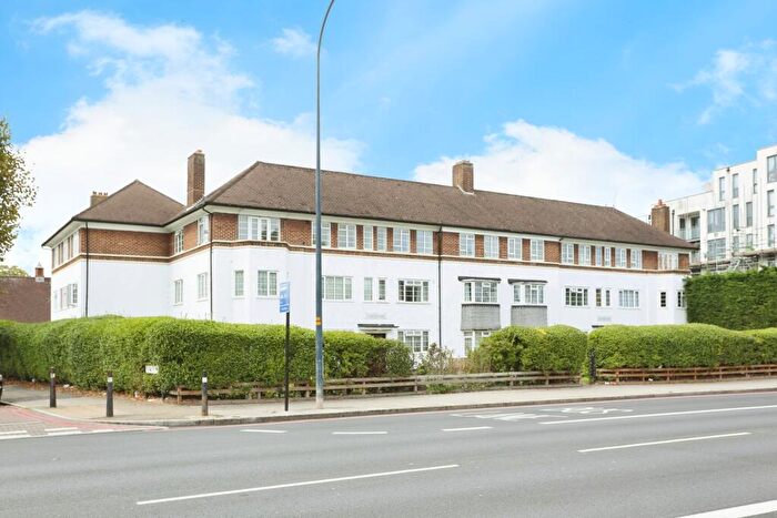 2 Bedroom Flat For Sale In Bromley Road, London, London, SE6