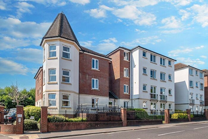 2 Bedroom Flat To Rent In Windsor Way, Aldershot, GU11