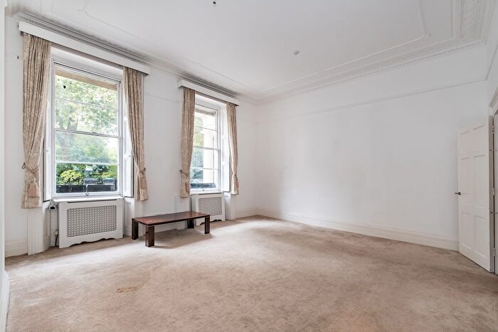 3 Bedroom Flat To Rent In Eccleston Square, London, SW1V