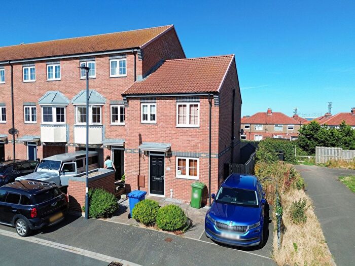 2 Bedroom End Terrace House For Sale In Murrayfield Gardens, Whitby, YO21