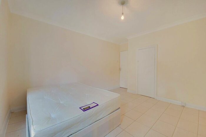 2 Bedroom Flat To Rent In Arlington Lodge, Brixton, London, SW2