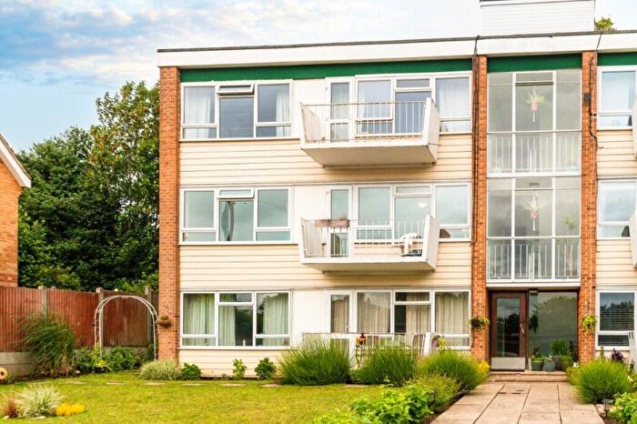 2 Bedroom Flat For Sale In Tonbridge Road, Maidstone, Kent, ME16