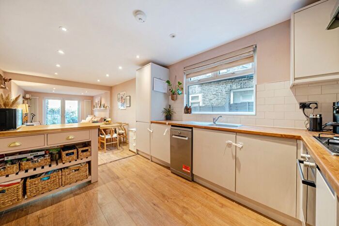 2 Bedroom Flat For Sale In Stanger Road, London, SE25