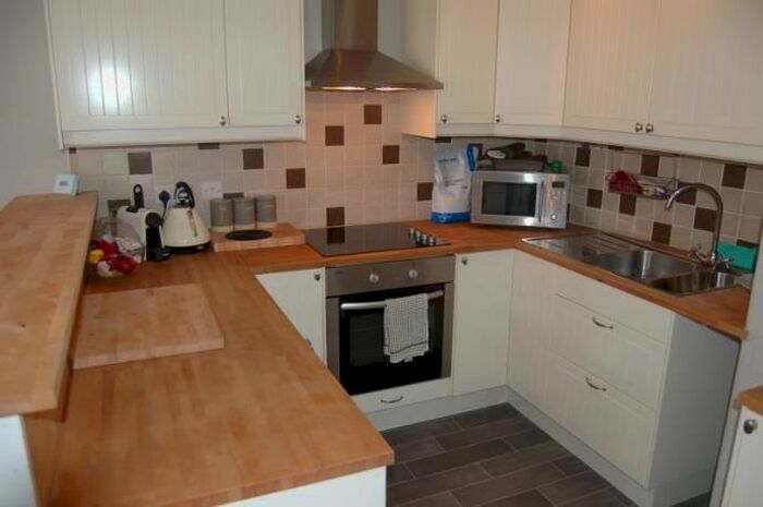 2 Bedroom Flat To Rent In Watson Crescent, Edinburgh, EH11