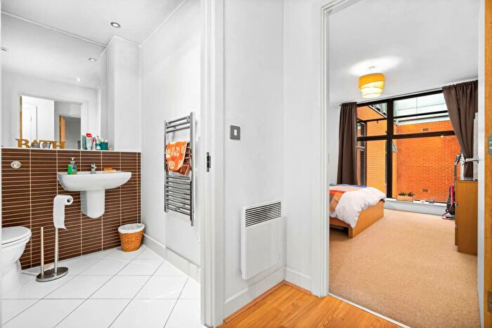 1 Bedroom Flat To Rent In Water Street, Jewellery Quarter, Birmingham, B3