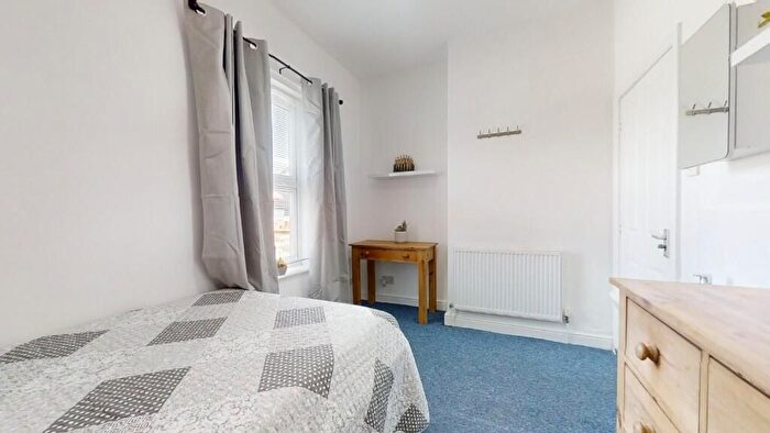 5 Bedroom Semi-Detached House To Rent In Shoreham Street, Sheffield, S2