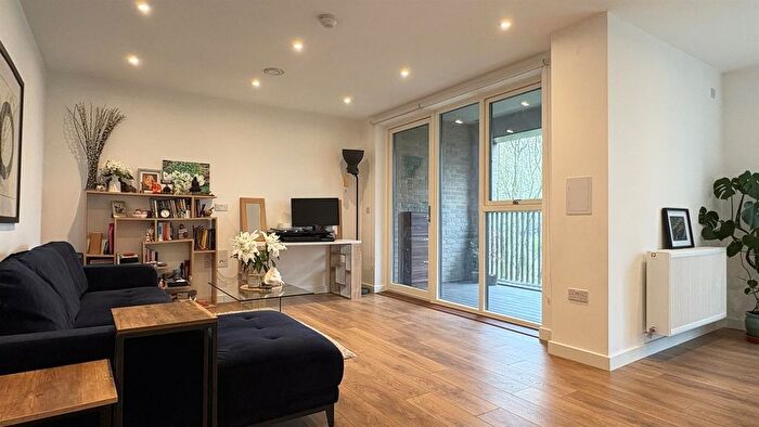 1 Bedroom Flat For Sale In Mahindra Way, Beckton, E6