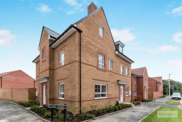 4 Bedroom Semi-Detached House To Rent In Tang Street, Westham, BN24