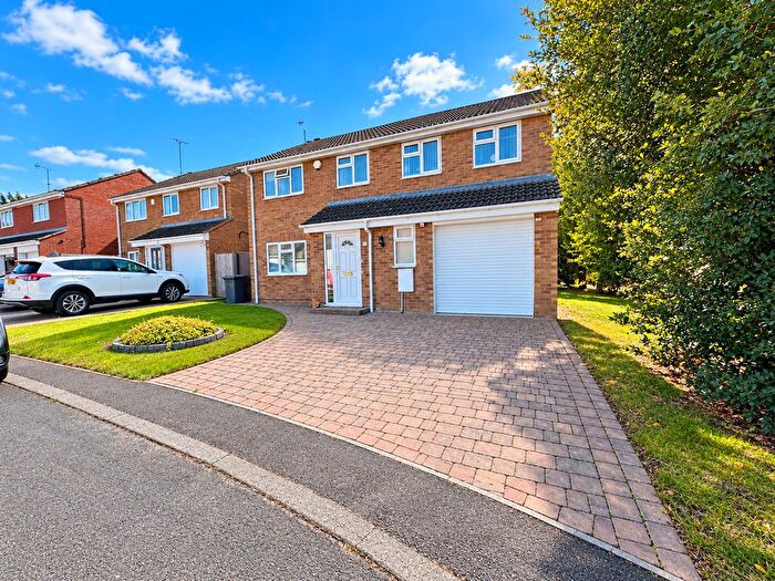 4 Bedroom Detached House For Sale In Thornage Close, Luton, LU2
