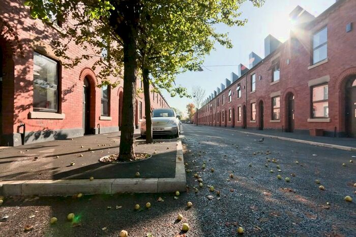 3 Bedroom End Of Terrace House To Rent In Laburnum St, Chimney Pot Park, M6