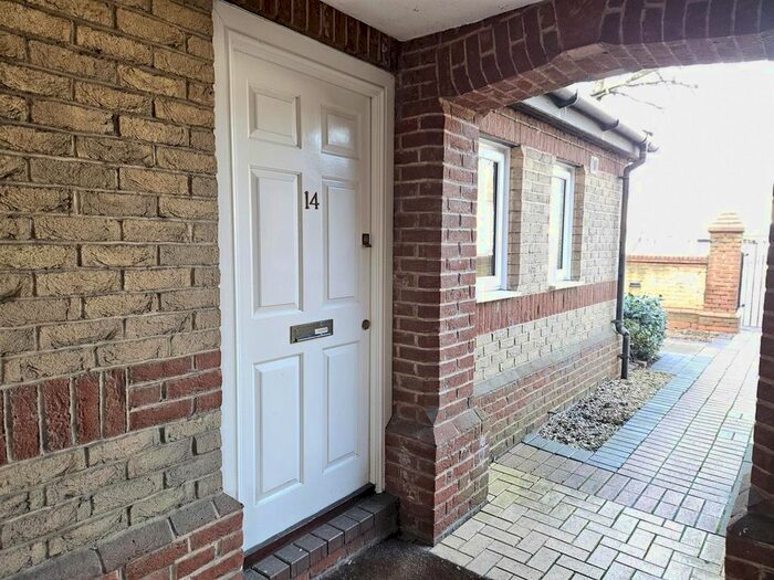 1 Bedroom Flat To Rent In Flat Bridge Street, Thrapston, Kettering, NN14