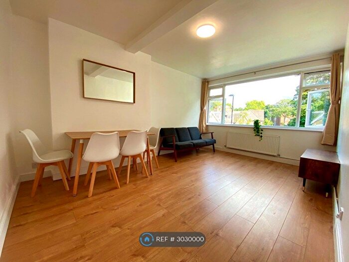 3 Bedroom Flat To Rent In Lewisham Road, London, SE13