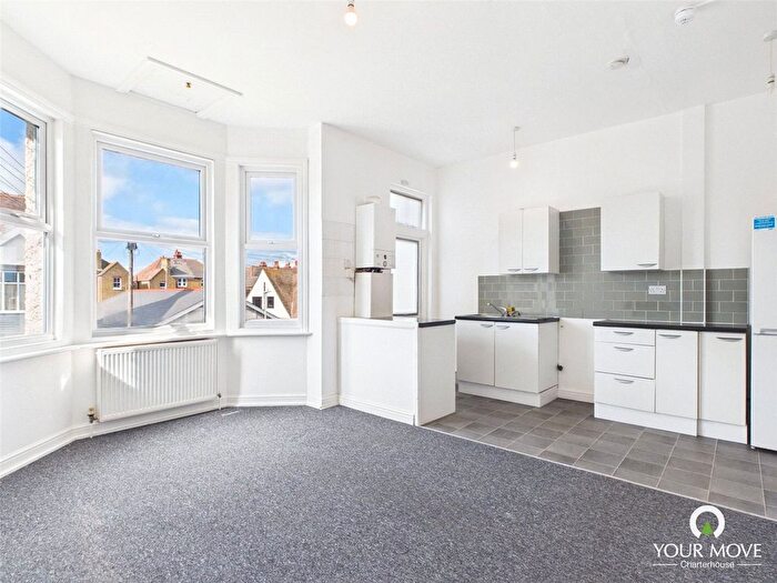 1 Bedroom Flat For Sale In Lyndhurst Avenue, Margate, Kent, CT9