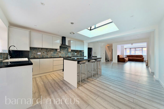 4 Bedroom House To Rent In Sandy Lane, Mitcham, CR4