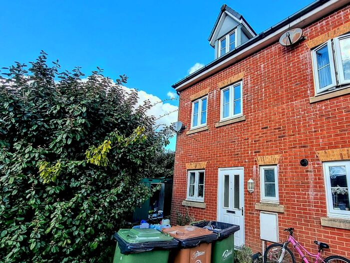 3 Bedroom Town House To Rent In Drum Tower View, Caerphilly, CF83