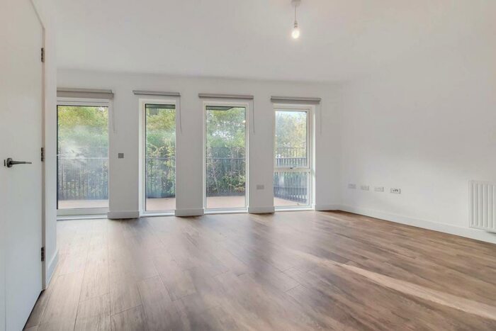 3 Bedroom Apartment To Rent In Millet Place, London, E16