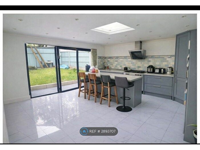4 Bedroom Semi-Detached House To Rent In Bramley Close, Maidenhead, SL6