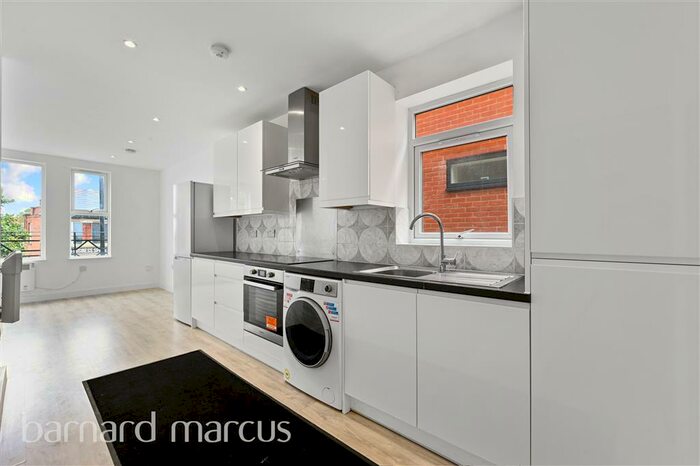 4 Bedroom Apartment To Rent In Central Road, Worcester Park, KT4