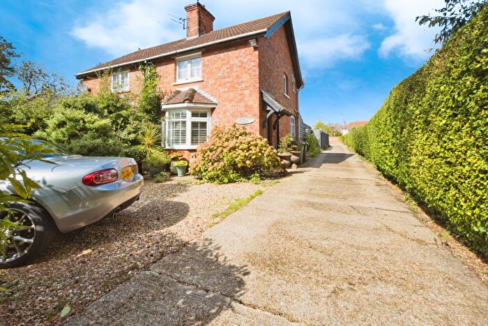 2 Bedroom Semi-Detached House For Sale In Humberston Avenue, Grimsby, DN36