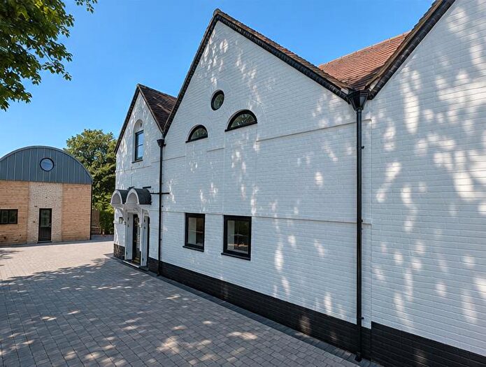 2 Bedroom Apartment For Sale In Verulam Road, St. Albans, AL3