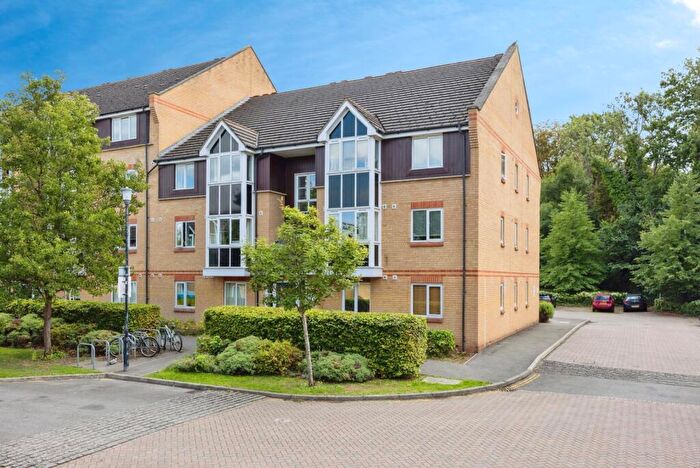 2 Bedroom Flat For Sale In Faraday Road, Guildford, Surrey, GU1