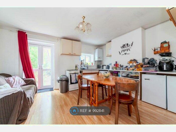 3 Bedroom Maisonette To Rent In Frensham Drive, London, SW15