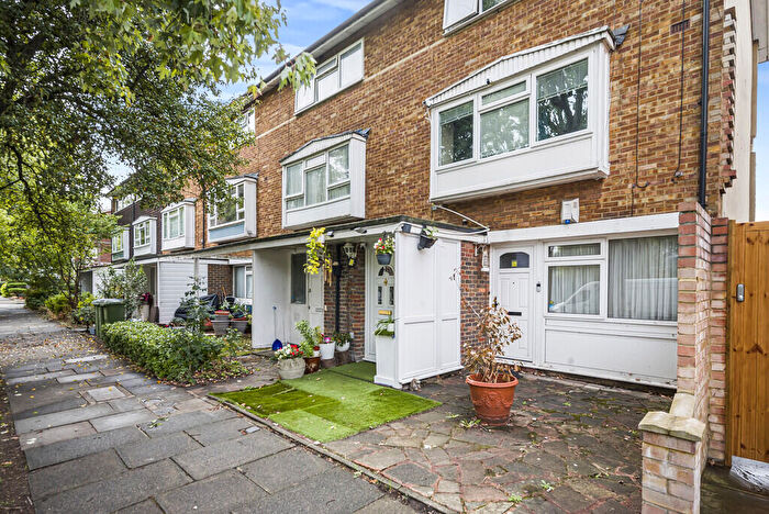 2 Bedroom Flat For Sale In Fairby Road, Lee, SE12