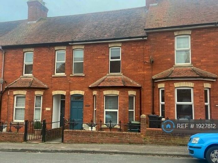 1 Bedroom Flat To Rent In Wootton Grove, Sherborne, DT9