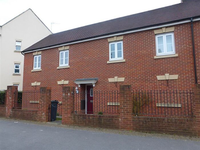 2 Bedroom House To Rent In Thursday Street, Swindon, SN25