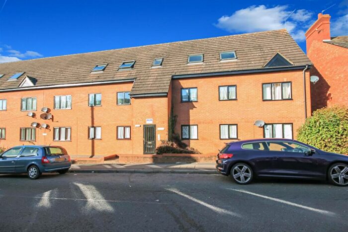 1 Bedroom Flat For Sale In Portland Road, Rushden, NN10