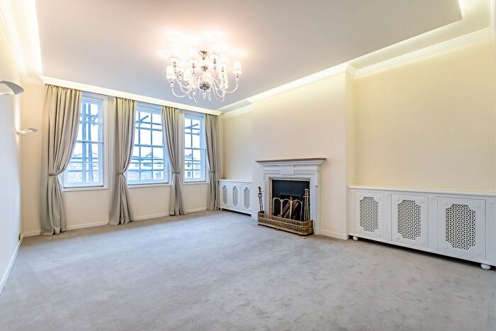 4 Bedroom Flat To Rent In Warwick Gardens, London, W14