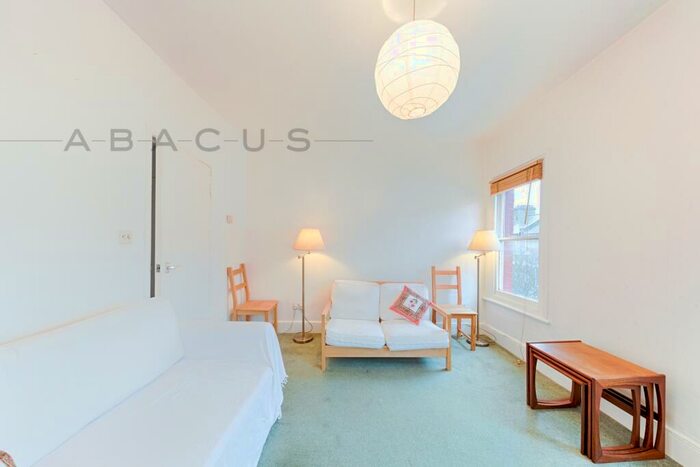 1 Bedroom Flat To Rent In Glengall Road, Queens Park Borders, NW6