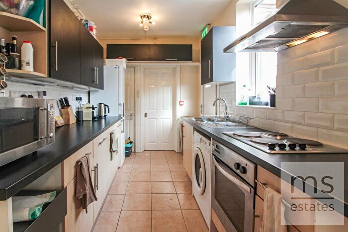 6 Bedroom Semi-Detached House To Rent In Gregory Avenue, Lenton, Nottingham, NG7