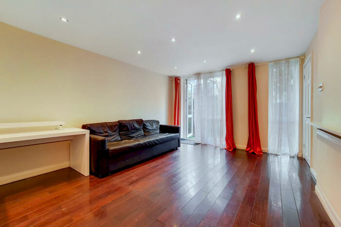 2 Bedroom Terraced House To Rent In John Ruskin Street, Camberwell, London, SE5