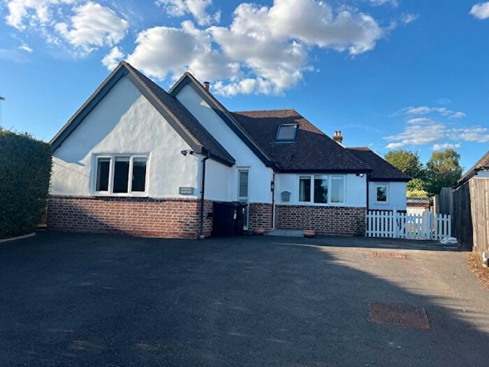 3 Bedroom Detached Bungalow To Rent In King Lane Cottages, Stockbridge, SO20