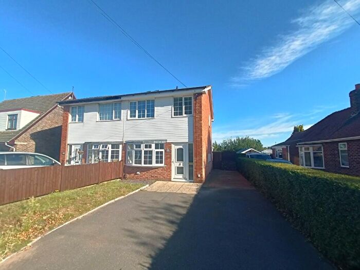 3 Bedroom Semi-Detached House To Rent In Dysart Road, Grantham, Lincolnshire, NG31