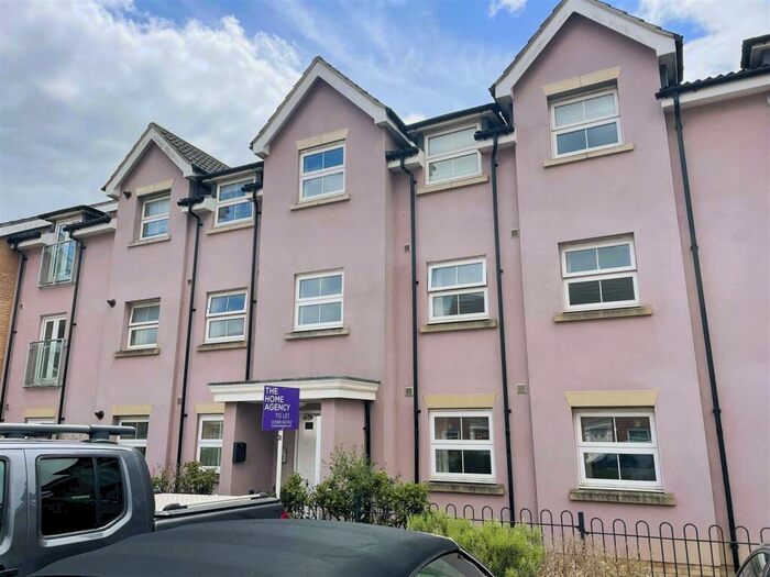 2 Bedroom Apartment To Rent In White's Way, Hedge End, SO30