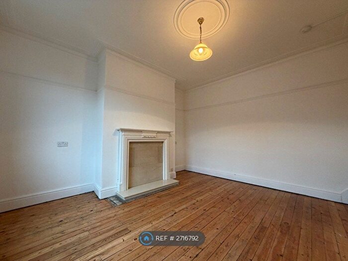 4 Bedroom Terraced House To Rent In Parkfield Mount, Leeds, LS11