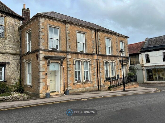 2 Bedroom Flat To Rent In Castle Street, Mere, Warminster, BA12