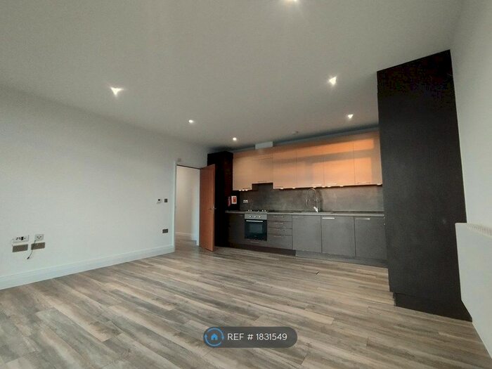 3 Bedroom Flat To Rent In Park House, London, NW10