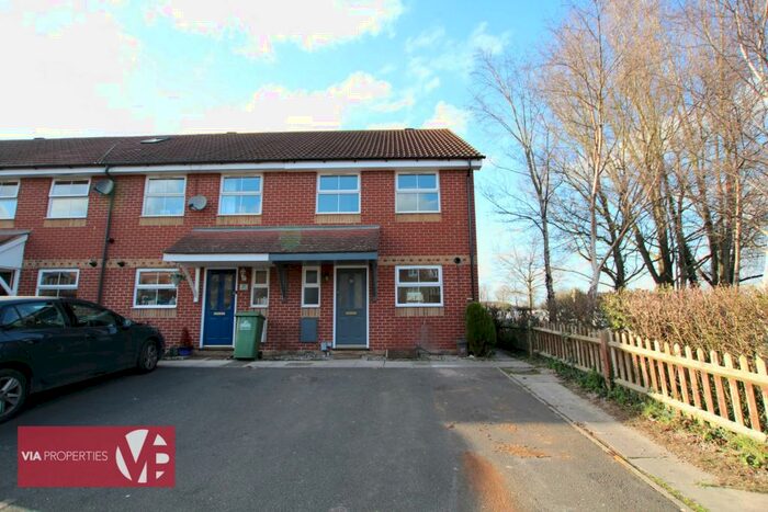 3 Bedroom End Of Terrace House To Rent In Village Close, Hoddesdon, EN11