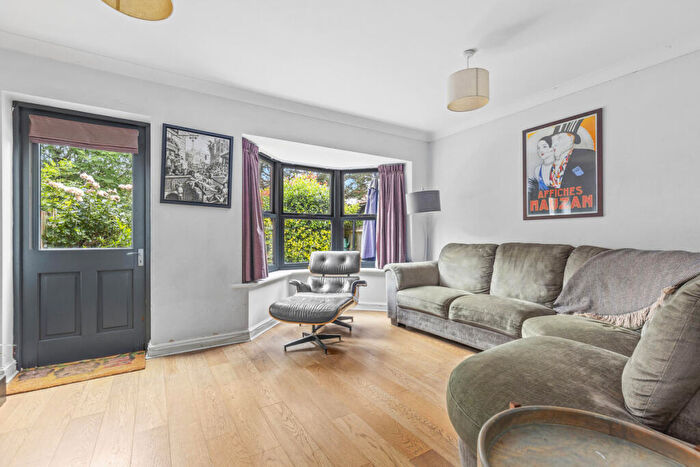 3 Bedroom Semi-Detached House For Sale In Woodlands Lane, Chichester, PO19